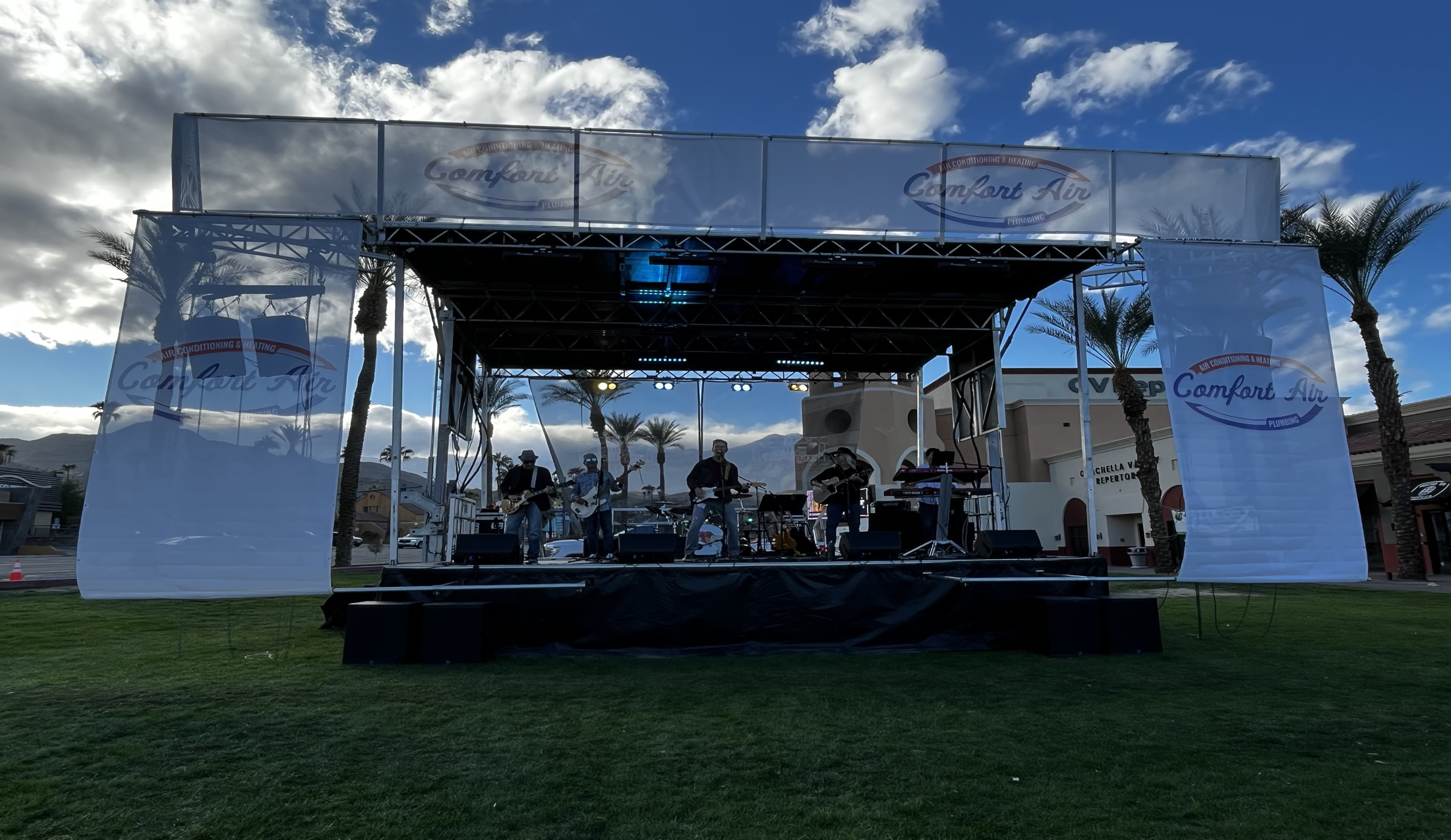 Mobile Stage Image 19